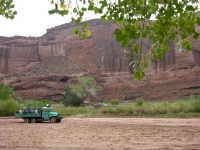 Touristen werden von den Navajo durch ihre Reservation geführt.